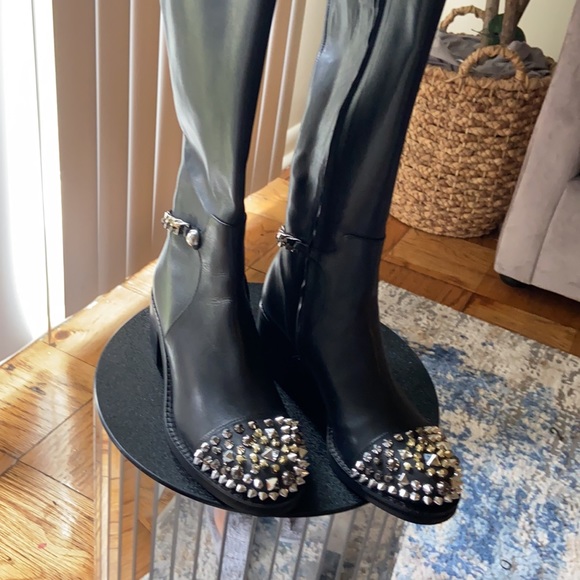 Boots - Picture 8 of 11